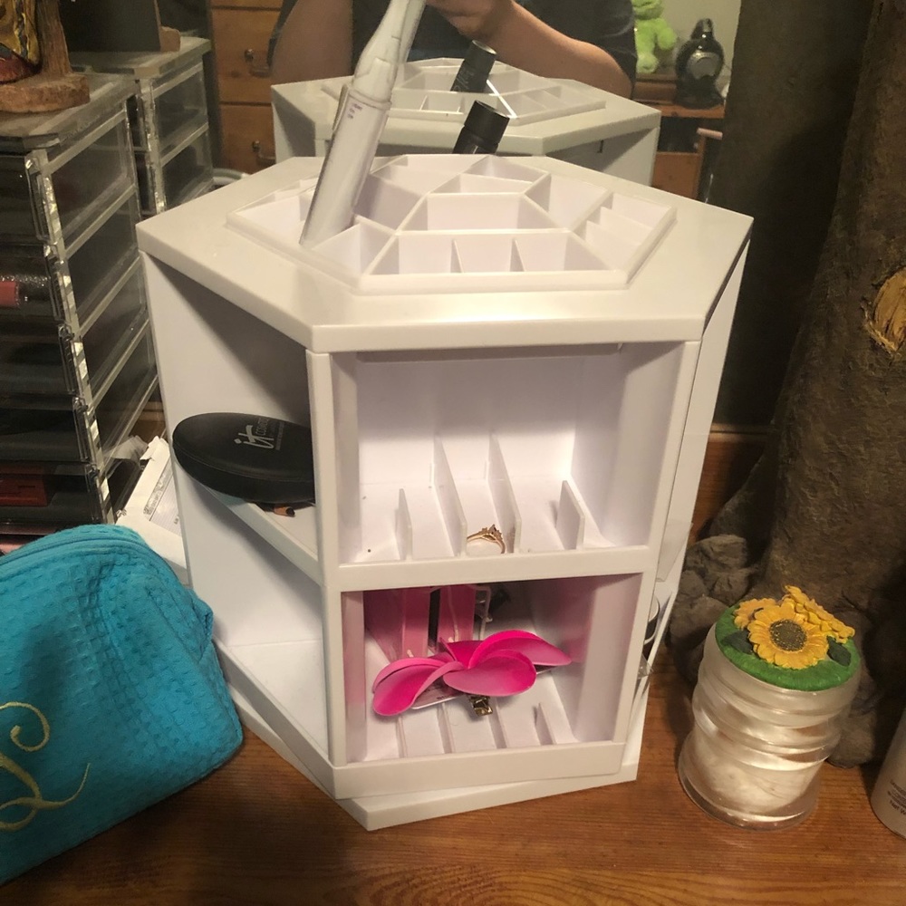 Spinning organizer